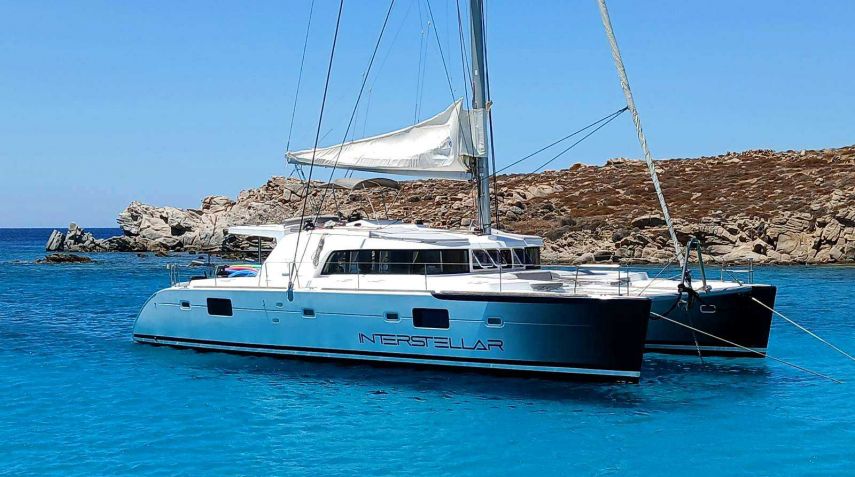 Passeio de Catamar&atilde; 5-Horas Privado de dia ou P&ocirc;r do Sol em Mykonos Majestic 51ft